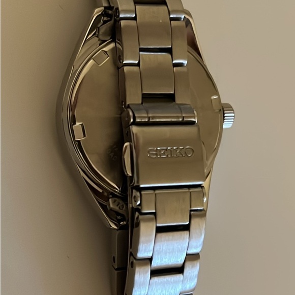 Seiko ladies SUR353 watch - Picture 3 of 4